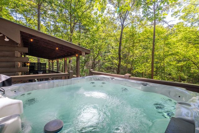 129 N Cherokee Drive, Blue Ridge, GA 30513