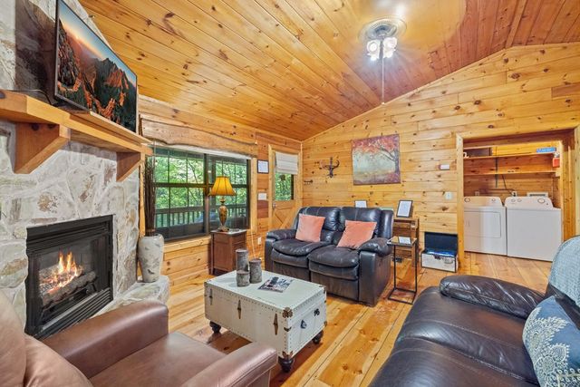 129 N Cherokee Drive, Blue Ridge, GA 30513