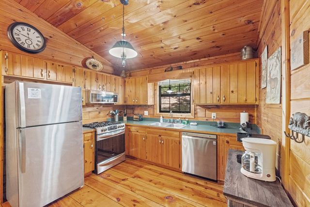 129 N Cherokee Drive, Blue Ridge, GA 30513