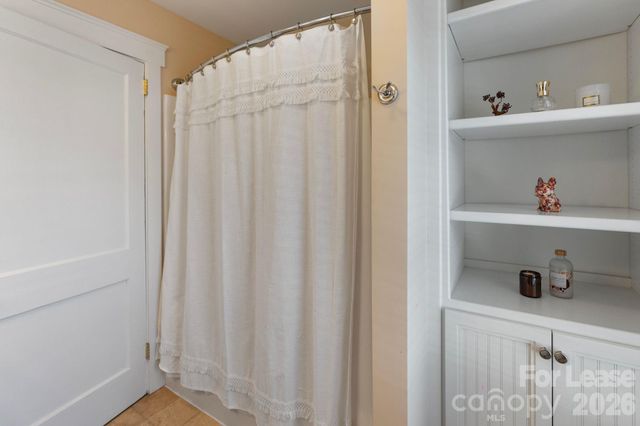 425 Tremont Avenue E, Charlotte, NC 28203