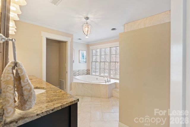 425 Tremont Avenue E, Charlotte, NC 28203