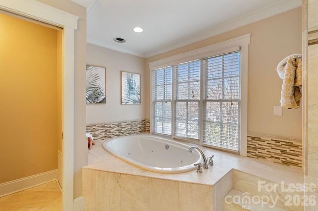 425 Tremont Avenue E, Charlotte, NC 28203