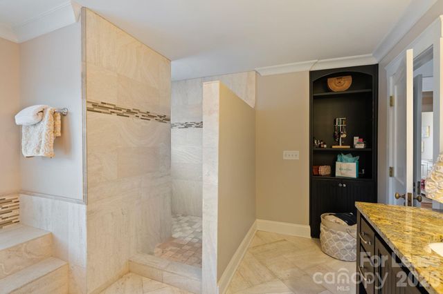 425 Tremont Avenue E, Charlotte, NC 28203