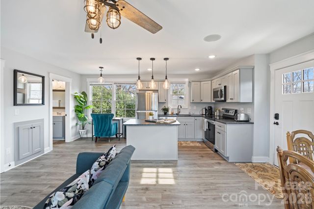 425 Tremont Avenue E, Charlotte, NC 28203