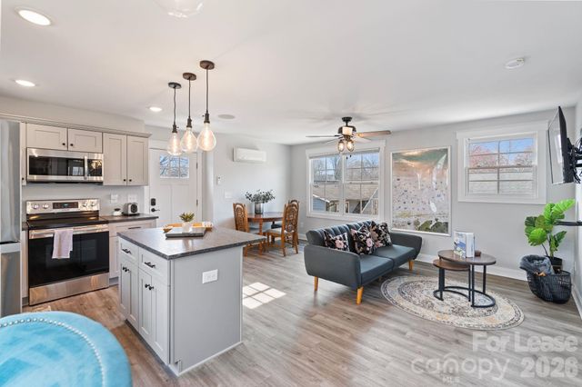 425 Tremont Avenue E, Charlotte, NC 28203
