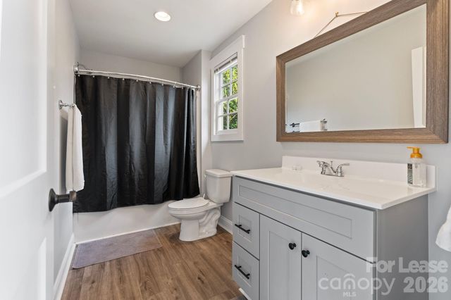 425 Tremont Avenue E, Charlotte, NC 28203