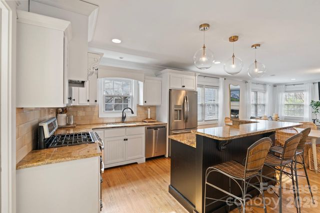 425 Tremont Avenue E, Charlotte, NC 28203