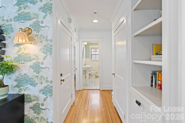 425 Tremont Avenue E, Charlotte, NC 28203