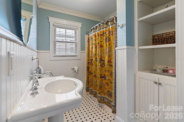 425 Tremont Avenue E, Charlotte, NC 28203