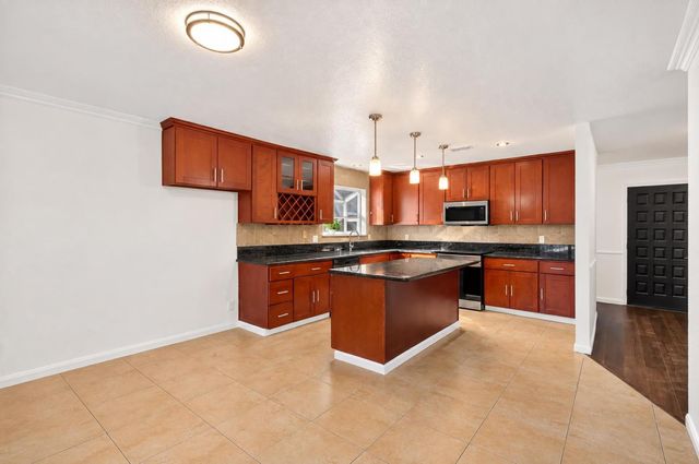 8684 Tiogawoods Dr, Sacramento, CA 95828