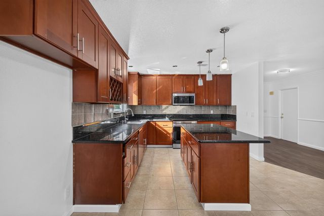 8684 Tiogawoods Dr, Sacramento, CA 95828