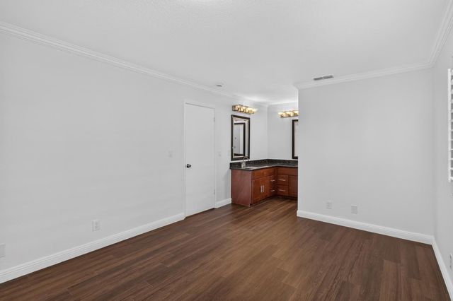 8684 Tiogawoods Dr, Sacramento, CA 95828