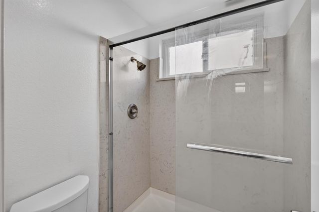 8684 Tiogawoods Dr, Sacramento, CA 95828