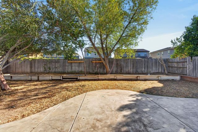 8684 Tiogawoods Dr, Sacramento, CA 95828