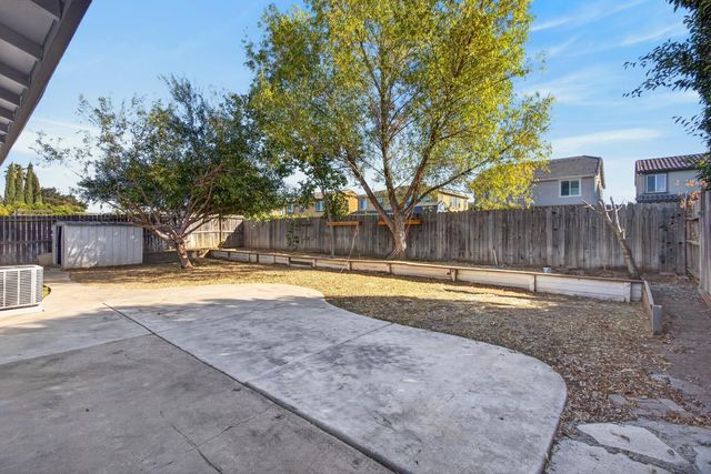 8684 Tiogawoods Dr, Sacramento, CA 95828