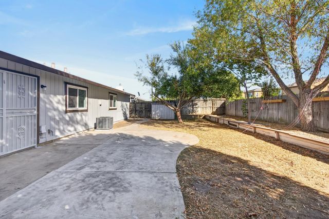 8684 Tiogawoods Dr, Sacramento, CA 95828