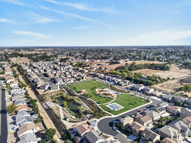 8684 Tiogawoods Dr, Sacramento, CA 95828