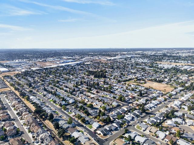 8684 Tiogawoods Dr, Sacramento, CA 95828