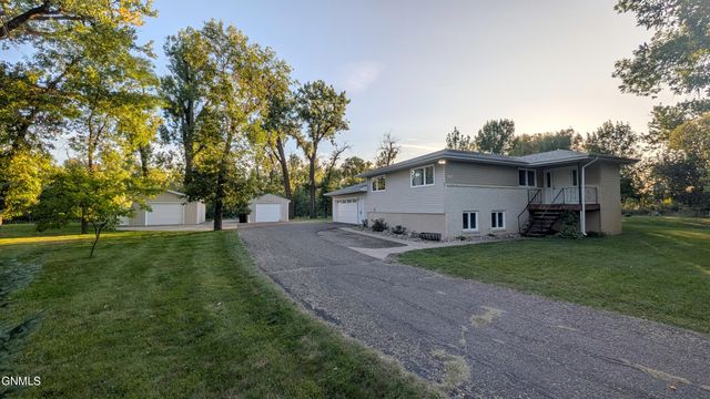 365 Glenwood Drive, Bismarck, ND 58504 property photo