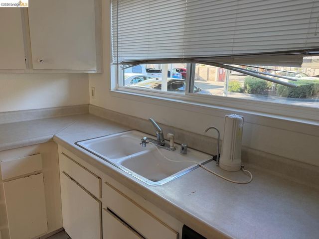 1175 Kenwal Rd B, Concord, CA 94521