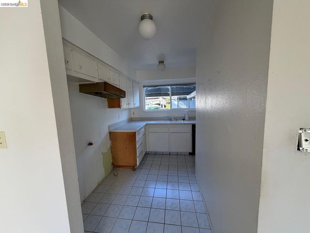 1175 Kenwal Rd B, Concord, CA 94521