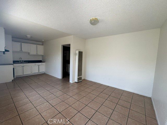 807 E Vernon 2, Los Angeles, CA 90011