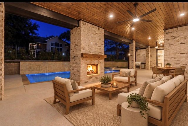14 Brookwood, Montgomery, TX 77356