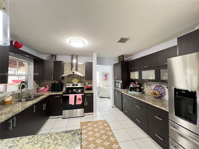 13249 NW 9th Ln, Miami, FL 33182