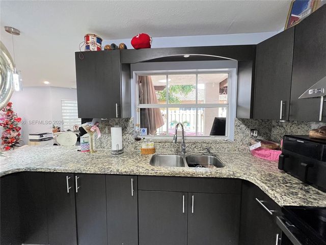 13249 NW 9th Ln, Miami, FL 33182