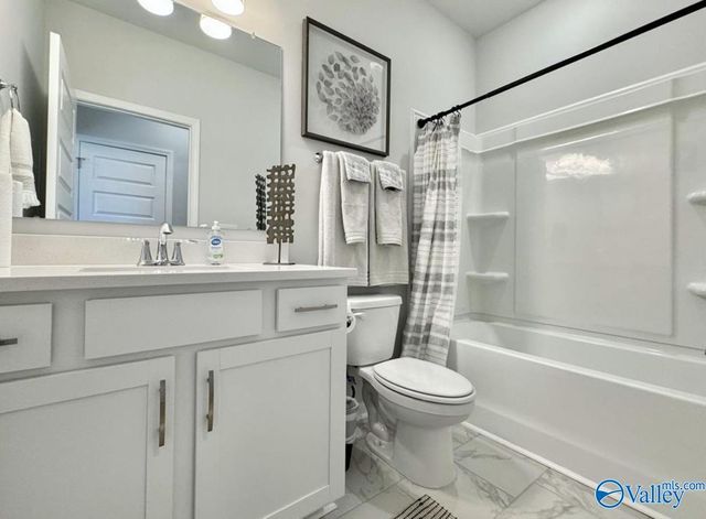 18048 Longleaf Drive, Athens, AL 35611