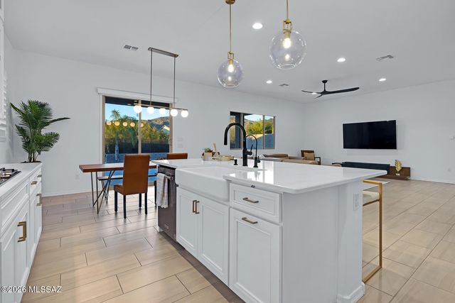 6954 W Foothills Acacia Place, Marana, AZ 85658