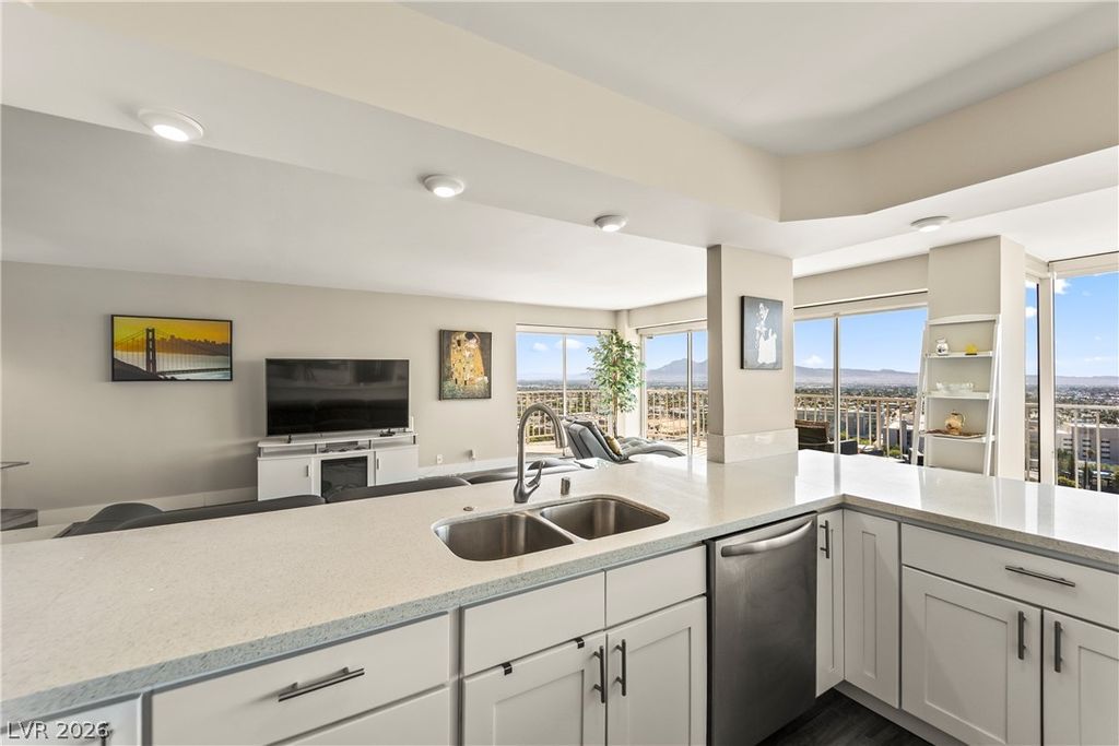 3111 Bel Air Drive 21F, Las Vegas, NV 89109 — photo 5