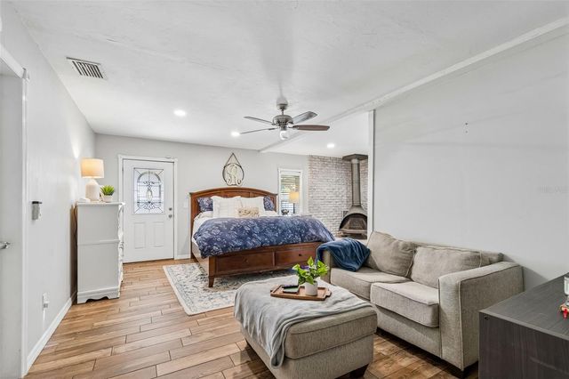 10748 VILLAGE GREEN AVE, Seminole, FL 33772