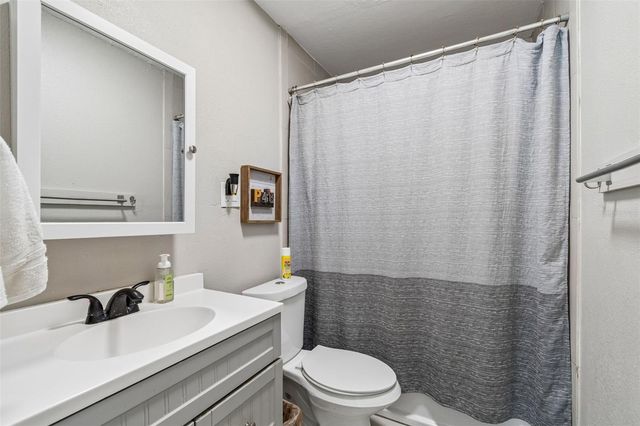 10748 VILLAGE GREEN AVE, Seminole, FL 33772