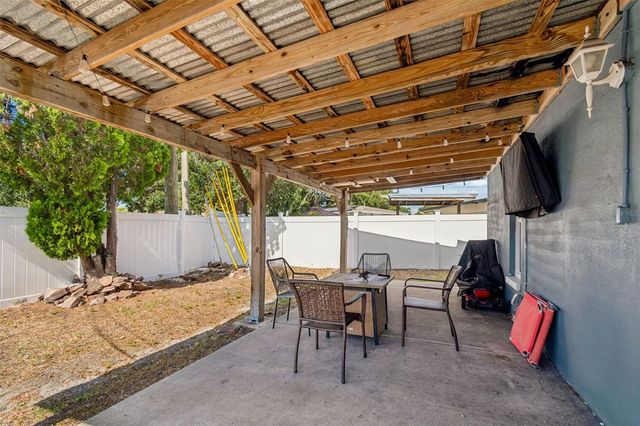 10748 VILLAGE GREEN AVE, Seminole, FL 33772