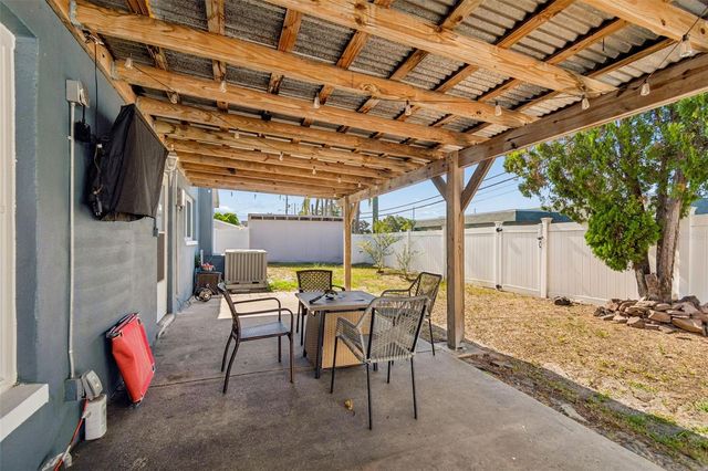 10748 VILLAGE GREEN AVE, Seminole, FL 33772