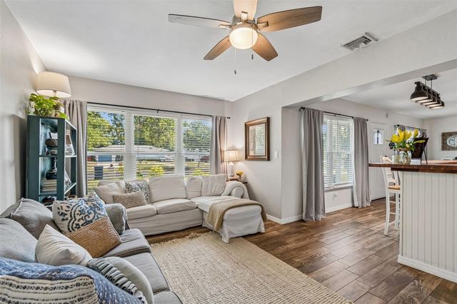 10748 VILLAGE GREEN AVE, Seminole, FL 33772