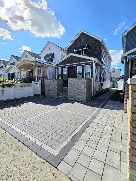 111-18 124th Street, Richmond Hill, NY 11420