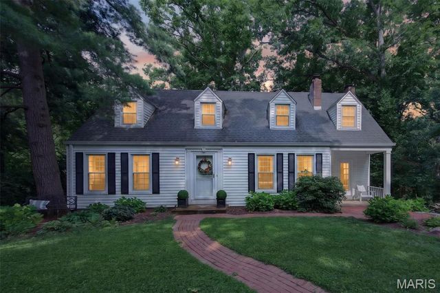 35 Wildwood Lane, Kirkwood, MO 63122