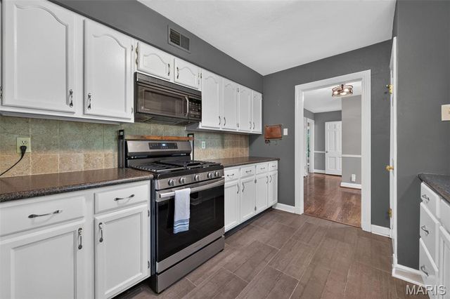 35 Wildwood Lane, Kirkwood, MO 63122
