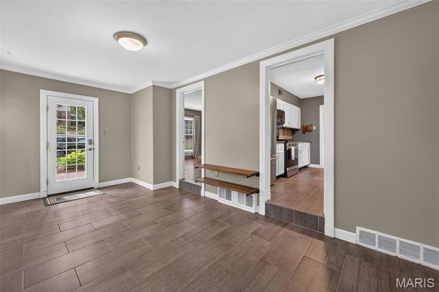 35 Wildwood Lane, Kirkwood, MO 63122