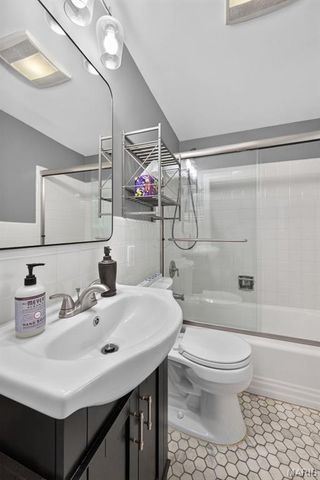 35 Wildwood Lane, Kirkwood, MO 63122