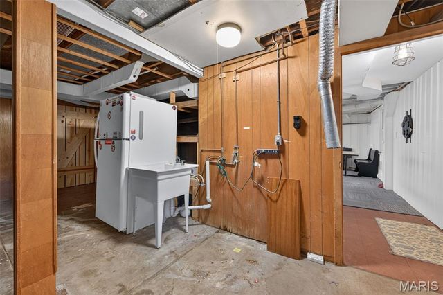 35 Wildwood Lane, Kirkwood, MO 63122