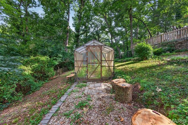 35 Wildwood Lane, Kirkwood, MO 63122