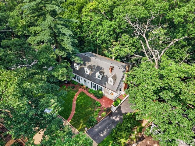 35 Wildwood Lane, Kirkwood, MO 63122