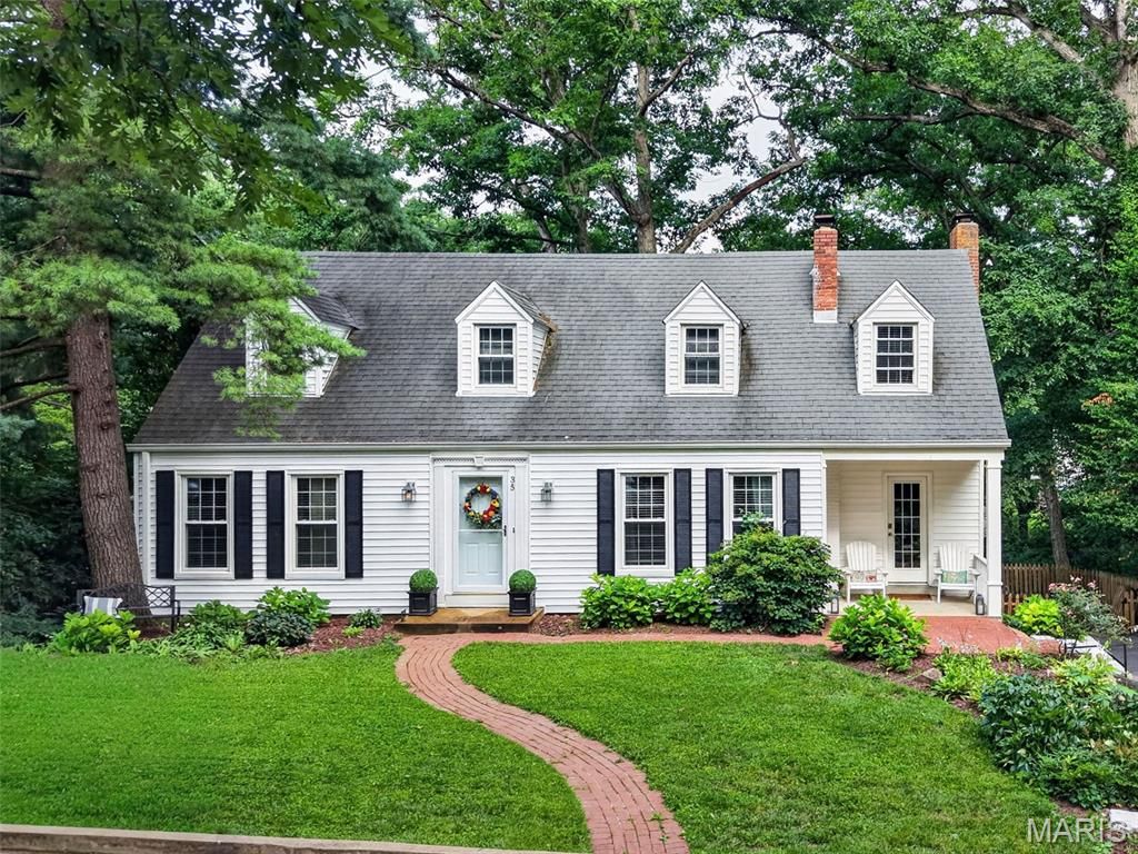 35 Wildwood Lane, Kirkwood, MO 63122