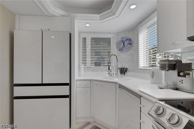 9 High Point CIR N 101, Naples, FL 34103