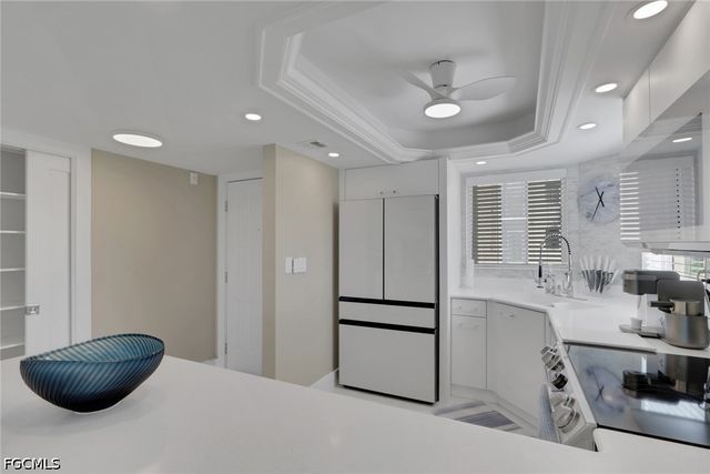 9 High Point CIR N 101, Naples, FL 34103