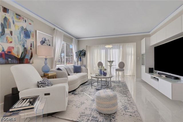 9 High Point CIR N 101, Naples, FL 34103
