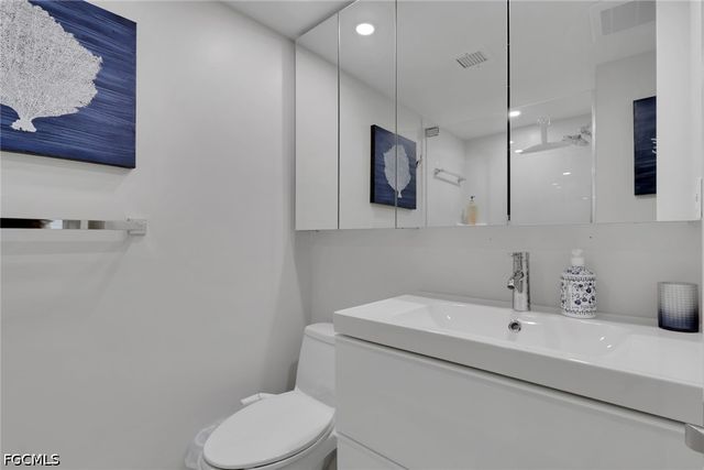 9 High Point CIR N 101, Naples, FL 34103